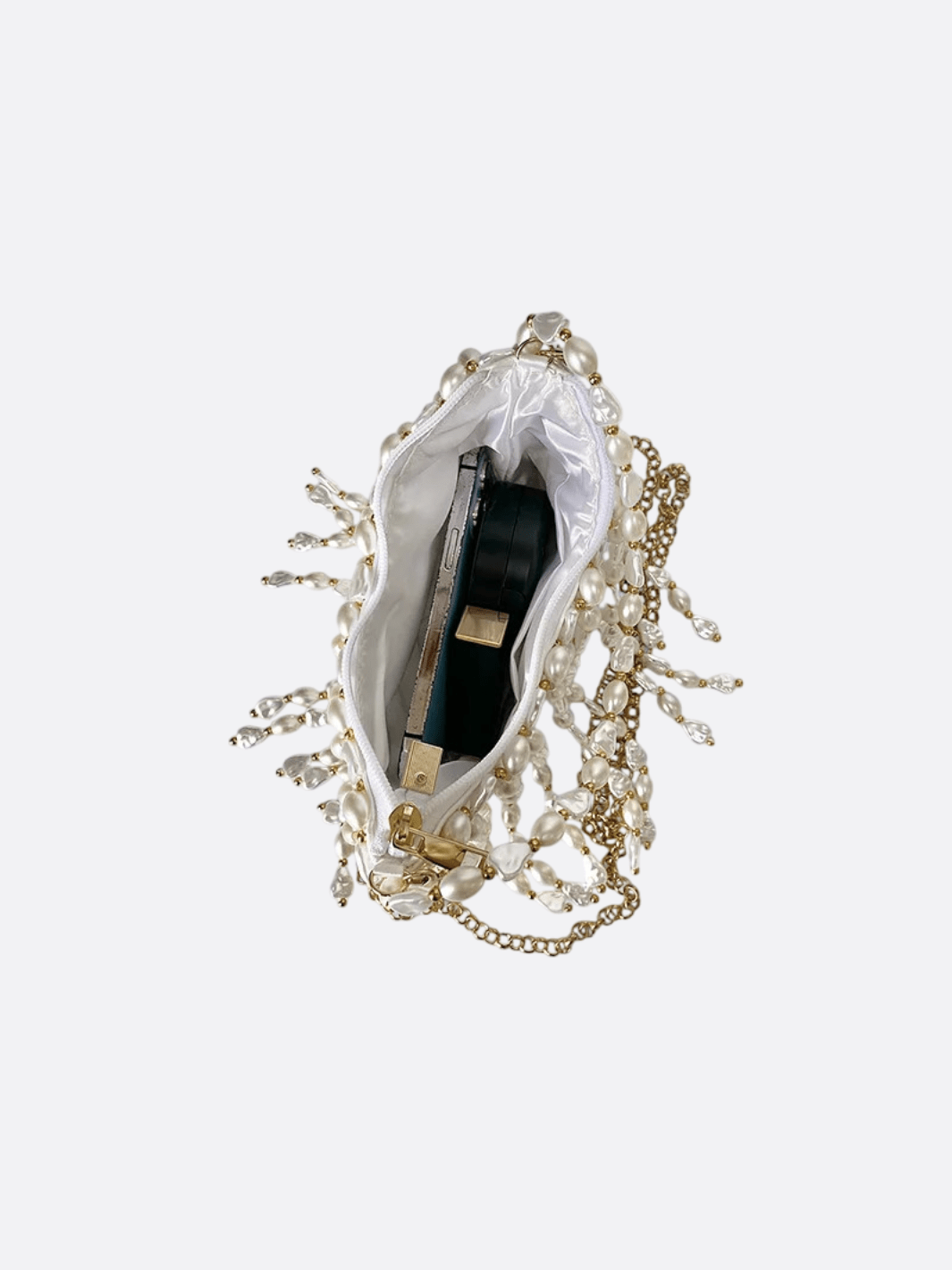Bolso con perlas blancas